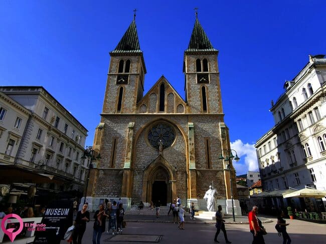 Catedral en el Centro de Sarajevo