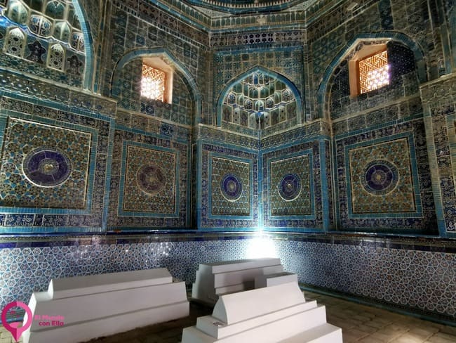 Interior de los mausoleos en la necrópolis Shakhi Zinda