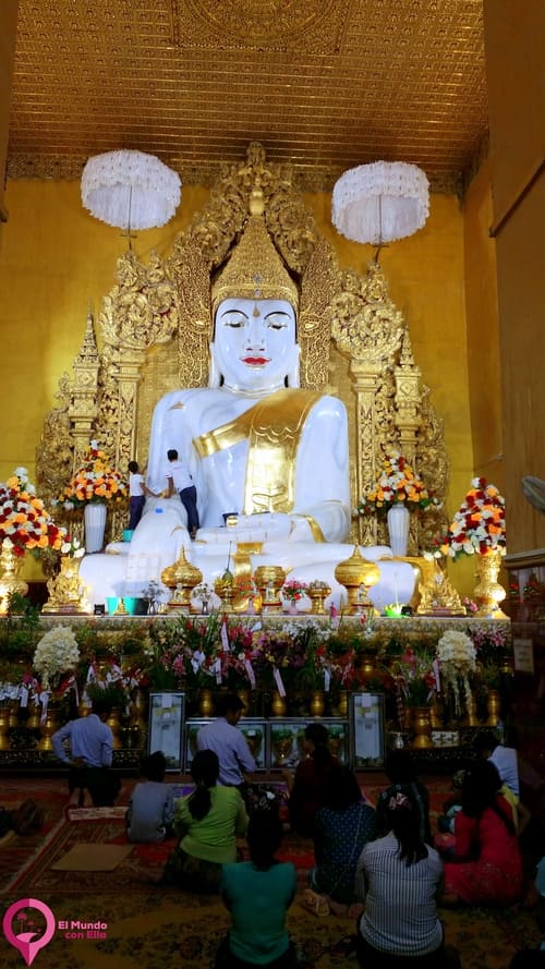 Buda de mármol Mandalay Visitas cercanas al Monasterio del Palacio Dorado de Mandalay