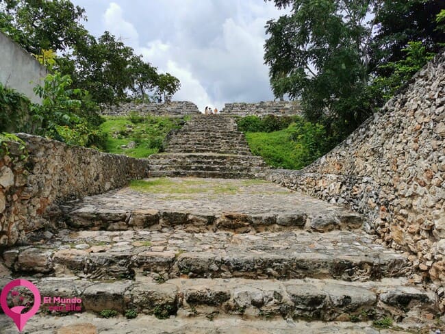 Estructuras mayas en Izamal Leyendas y tradiciones de Izamal