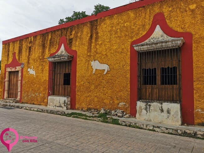 Fachadas amarillas en Izamal Qué hacer en Izamal en 24 horas