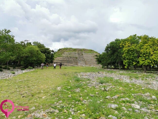 Pirámides de Izamal Estructuras mayas en el centro de Izamal