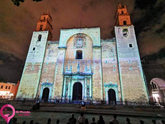 Espectáculo de videomapping en Mérida (Yucatán) Espectáculo de videomapping en la fachada de la Catedral de San Ildefonso