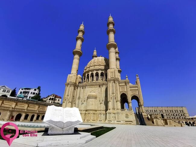 Las mezquitas que debes visitar en Bakú Las mezquitas más bellas de Bakú