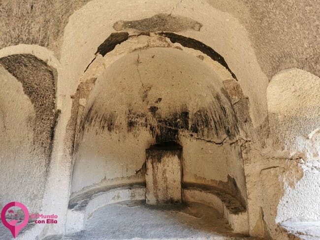 Monasterio rupestre medieval en Georgia