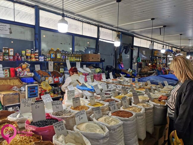 Compras en Dezerter Bazar Tiflis