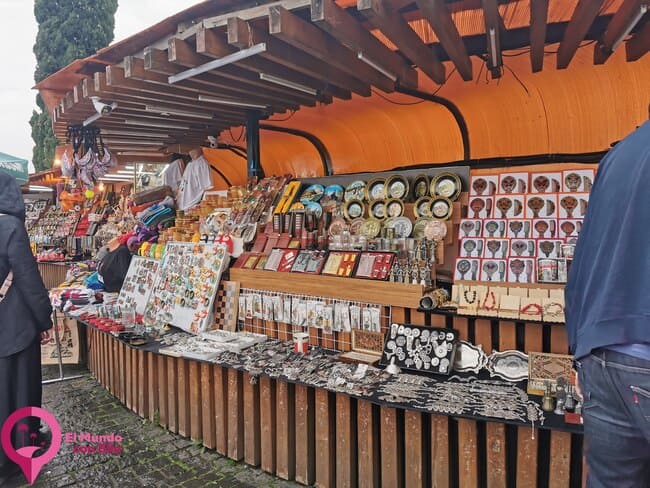 Comprar souvenirs en Tiflis