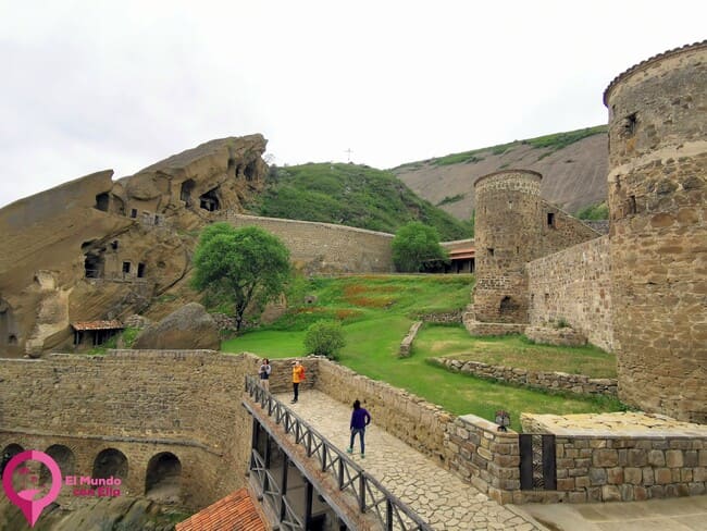 El Monasterio que se encuentra en la frontera entre Georgia y Azerbaiyán El Monasterio ortodoxo disputado entre Georgia y Azerbaiyán