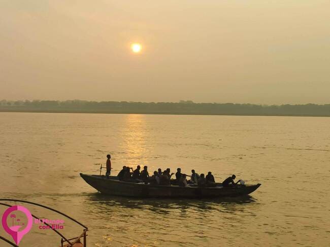 Imprescindible paseo en barca por los ghats de Varanasi