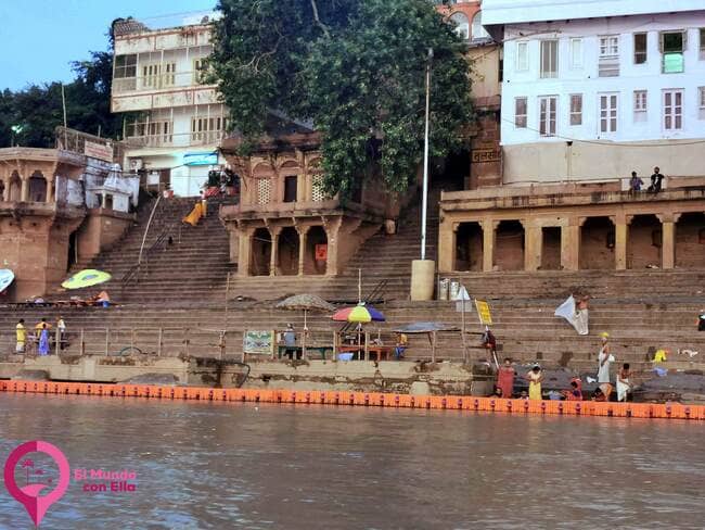Rituales hindúes en el Ganges