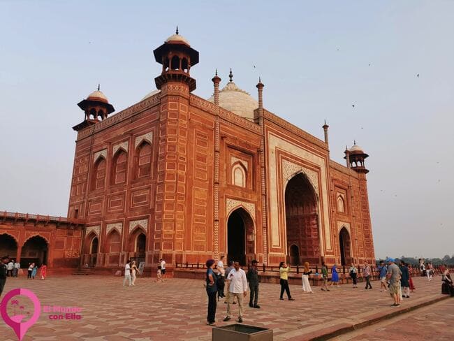 Lo que tienes que saber antes de visitar el Taj Mahal Días en los que cierra el Taj Mahal