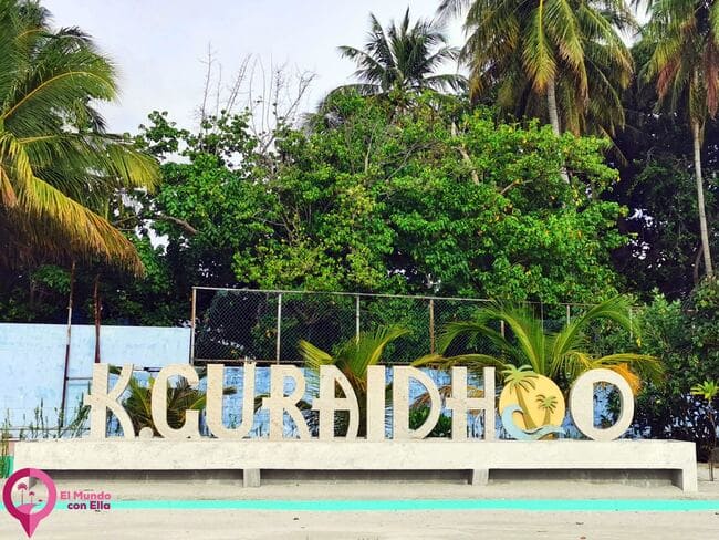 Cartel de bienvenida en la isla de Guraidhoo Itinerario Maldivas
