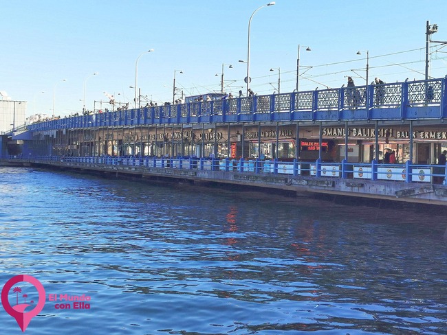 Comer en el Puente Gálata