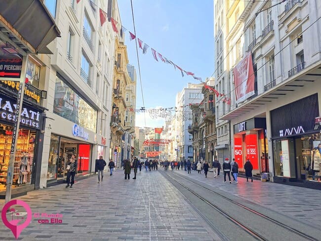 Una de las calles más concurridas del mundo Istiklal Caddesi