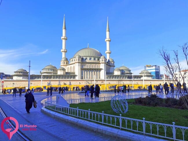Qué hay en la Plaza de Taksim en Estambul Por qué es importante la Plaza Taksim en Estambul