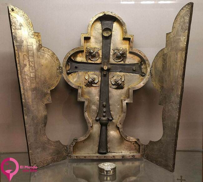 Crus de Ashot Reliquias del Museo de Echmiadzin
