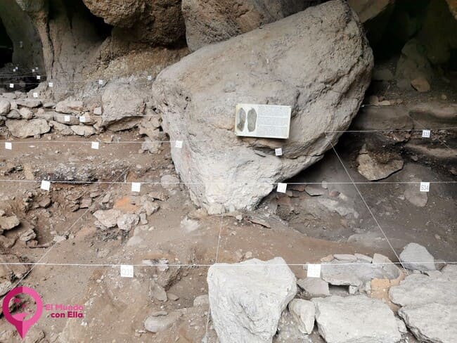 Entrada principal de la Cueva Areni-1 en Armenia, famosa por los zapatos más antiguos del mundo Entrada principal de la Cueva Areni-1 en Armenia