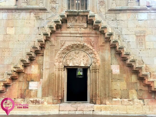 Monasterio de Novarank, un sitio religioso y cultural clave en Armenia El Monasterio de Novarank, un sitio histórico que ha sido un centro espiritual y cultural durante siglos