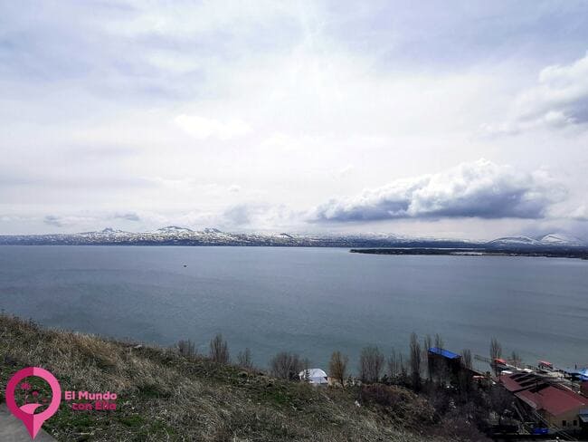 El mayor lago de Armenia La mayor masa de agua dulce de Armenia