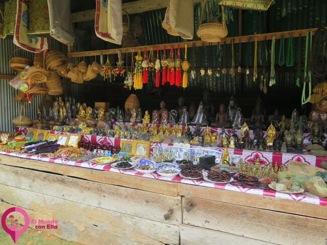 Souvenir religiosos de phnom Kulen Puestos de venta en Phnom Kulen