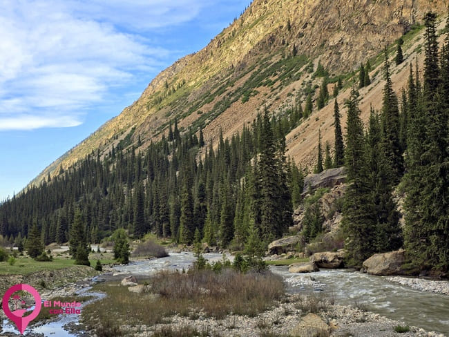 Los bellos valles de Kirguistán Bellos paisajes alpinos en Kirguistán