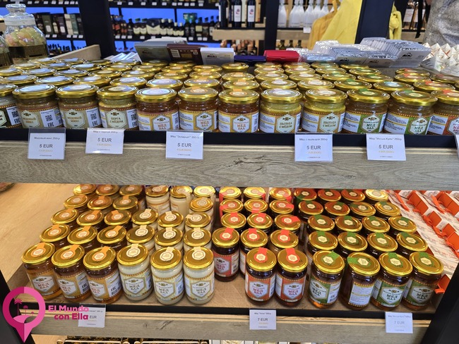 Comprar souvenirs en el aeropuerto de Kirguistán