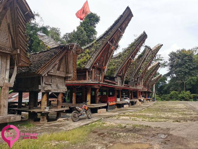 E qué lugar de Indonesia se encuentran las casas con techos en forma de barco Cómo se llaman las casas con techo en forma de barco