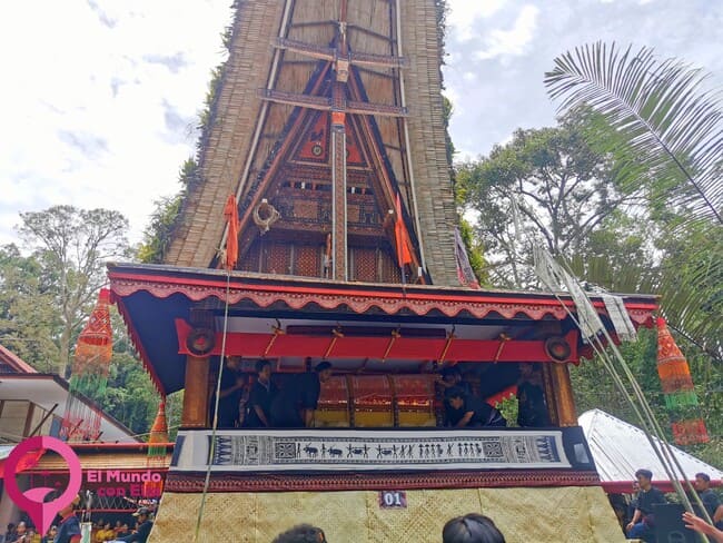 Principaes tradiciones de la cultura toraja Celebración de los funerales en Tana Toraja