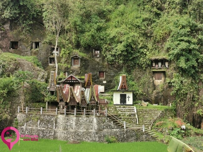 Enterramientos en la rocas de Sulawesi Tipos de enterramientos en Tana Toraja