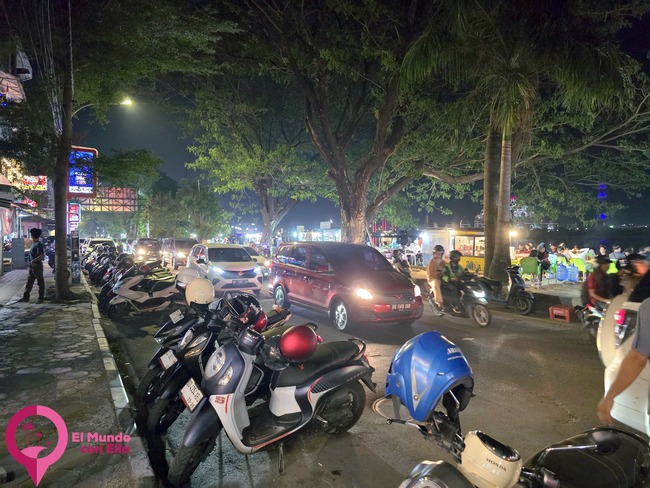 Céntrico paseo marítimo de Makassar
