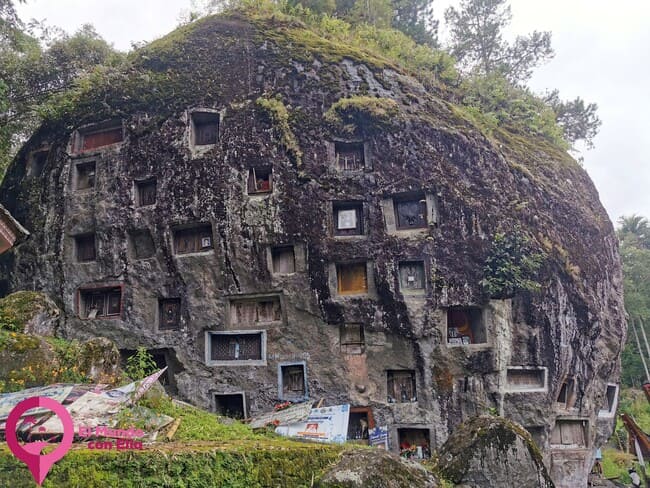 Roca funeraria en Lokomata Lugar de Lokomata