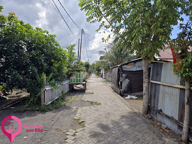 Batuputih, la aldea que sirve de acceso al Parque Nacional de Tangkoko. Pueblo de Batuputih en el norte de Sulawesi.