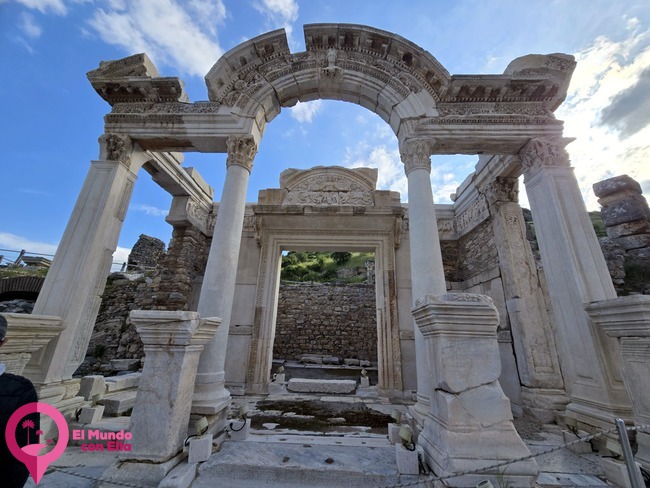 Puertas de entrada a la ciudad de Éfeso Arco en las Ruinas de Éfeso